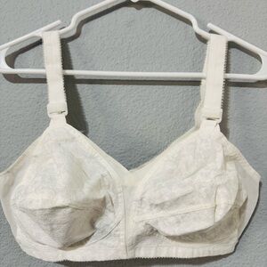 Vintage Sears Cream Timeless Comfort All-Day Lace Cross Over Wireless Bra Sz 38C